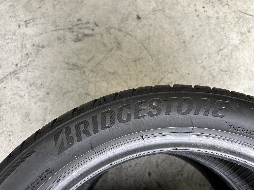 Usato: 2 Gomme 235/45R17 94W Bridgestone Estive 95% residui