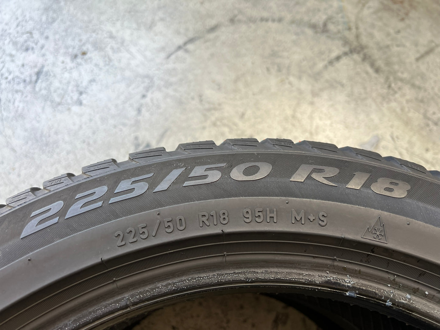 Usato: 2 Gomme 225/50R18 95H Pirelli invernali RSC * Runflat 80% residui