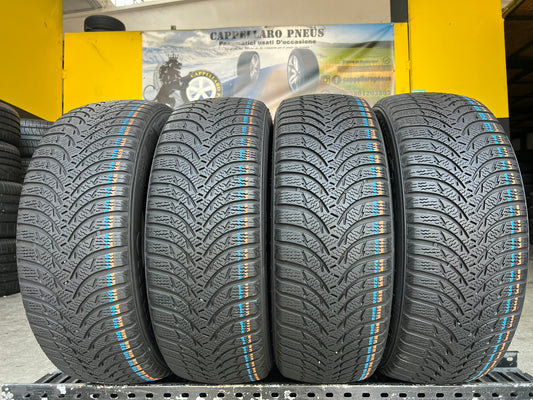 Usato: 4 Gomme 215/60R16 99V Kumho invernali 80% residui