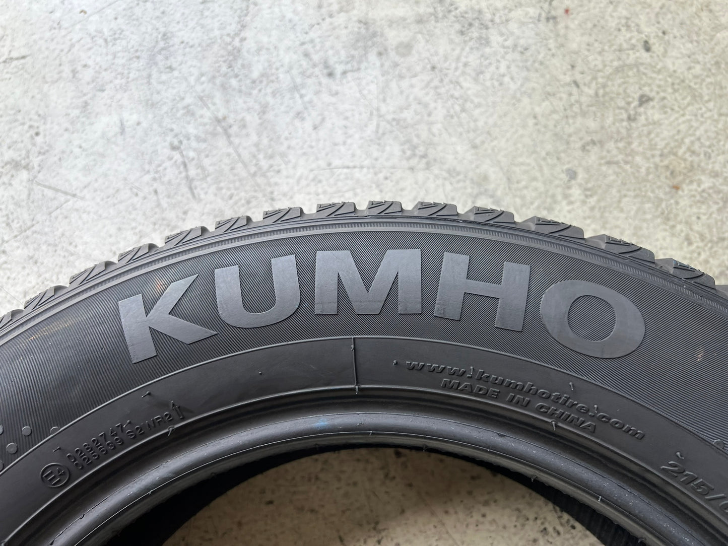 Usato: 4 Gomme 215/60R16 99V Kumho invernali 80% residui