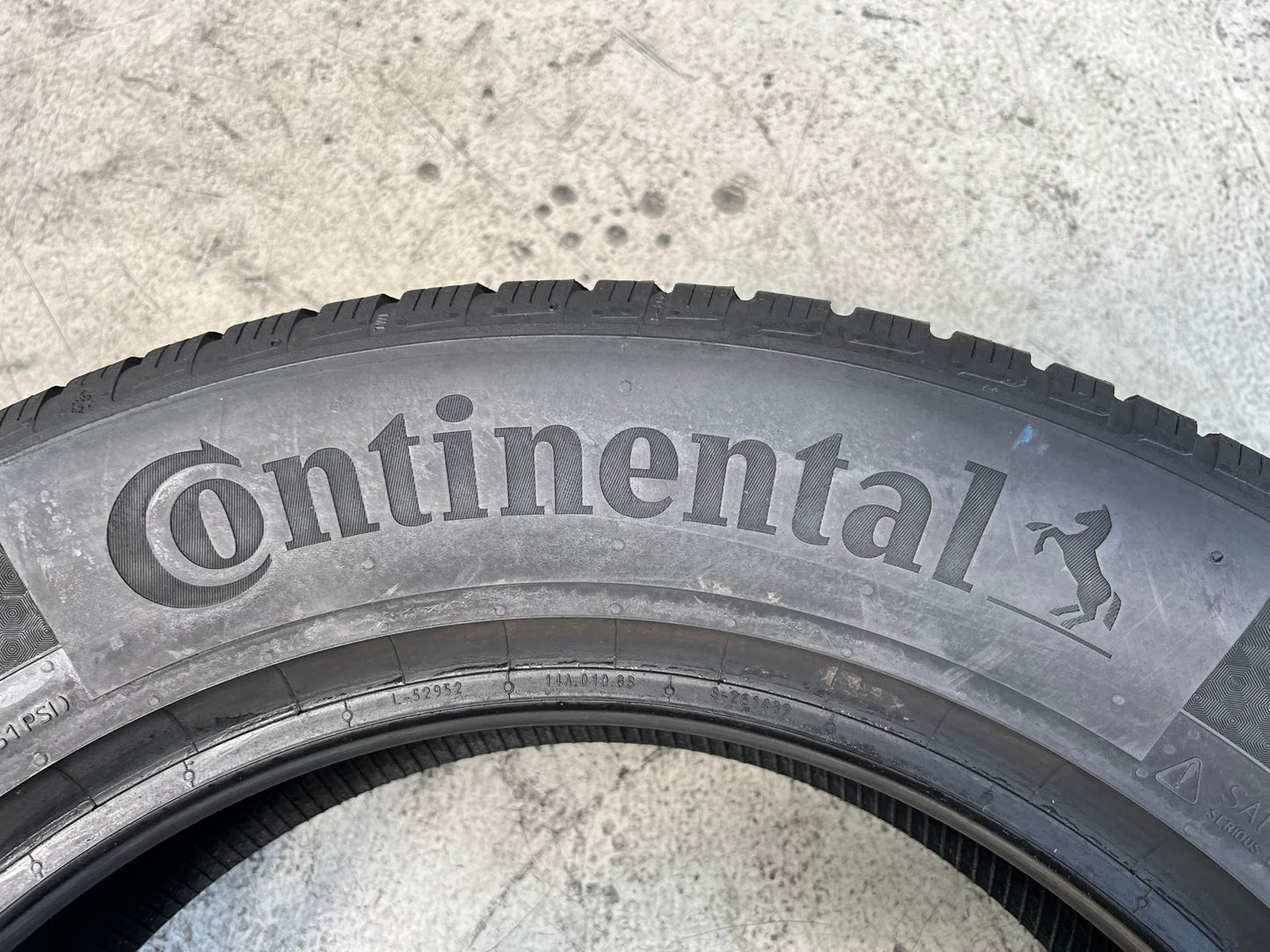 Usato: 2 Gomme 235/60R18 107H XL Continental invernali 85% residui