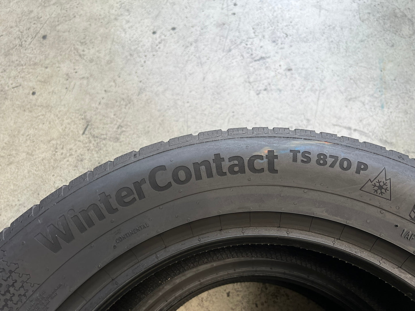 Usato: 2 Gomme 235/60R18 107H XL Continental invernali 85% residui