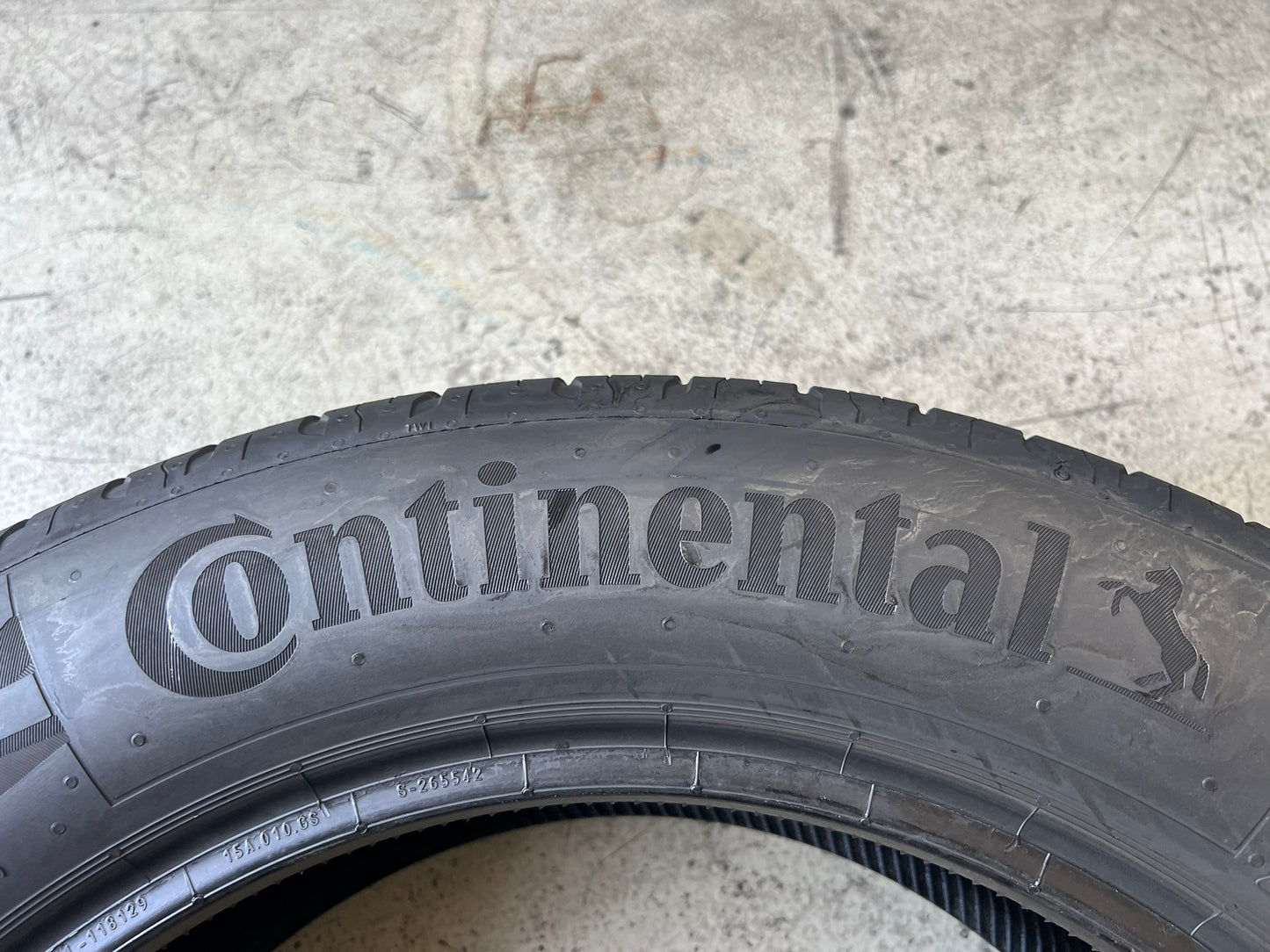 Usato: 1 Pneumatico 235/55R18 100V Continental estivo 90% residui