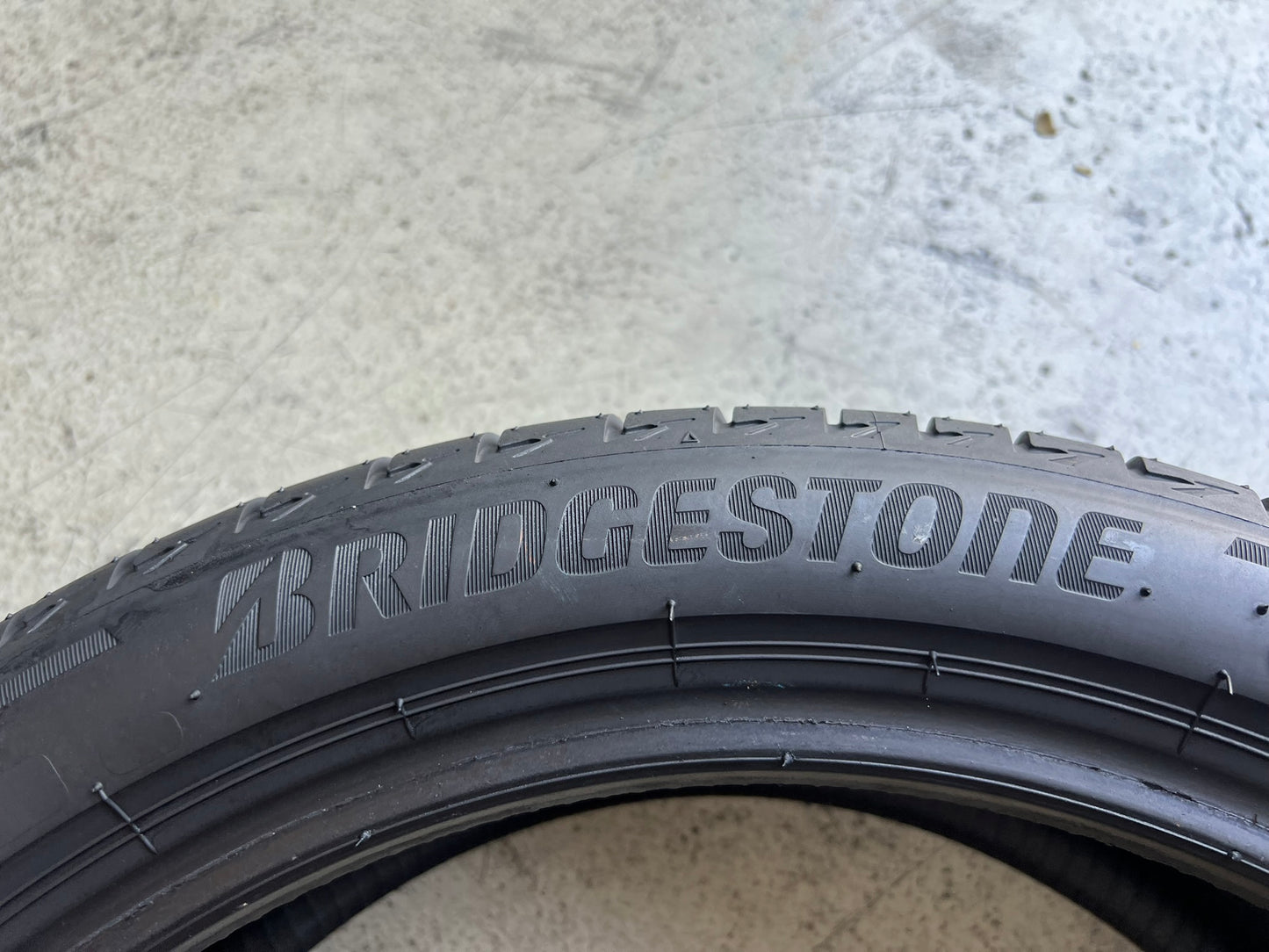 Usato: 1 Pneumatico 205/45R17 84V Bridgestone estivo 85% residui