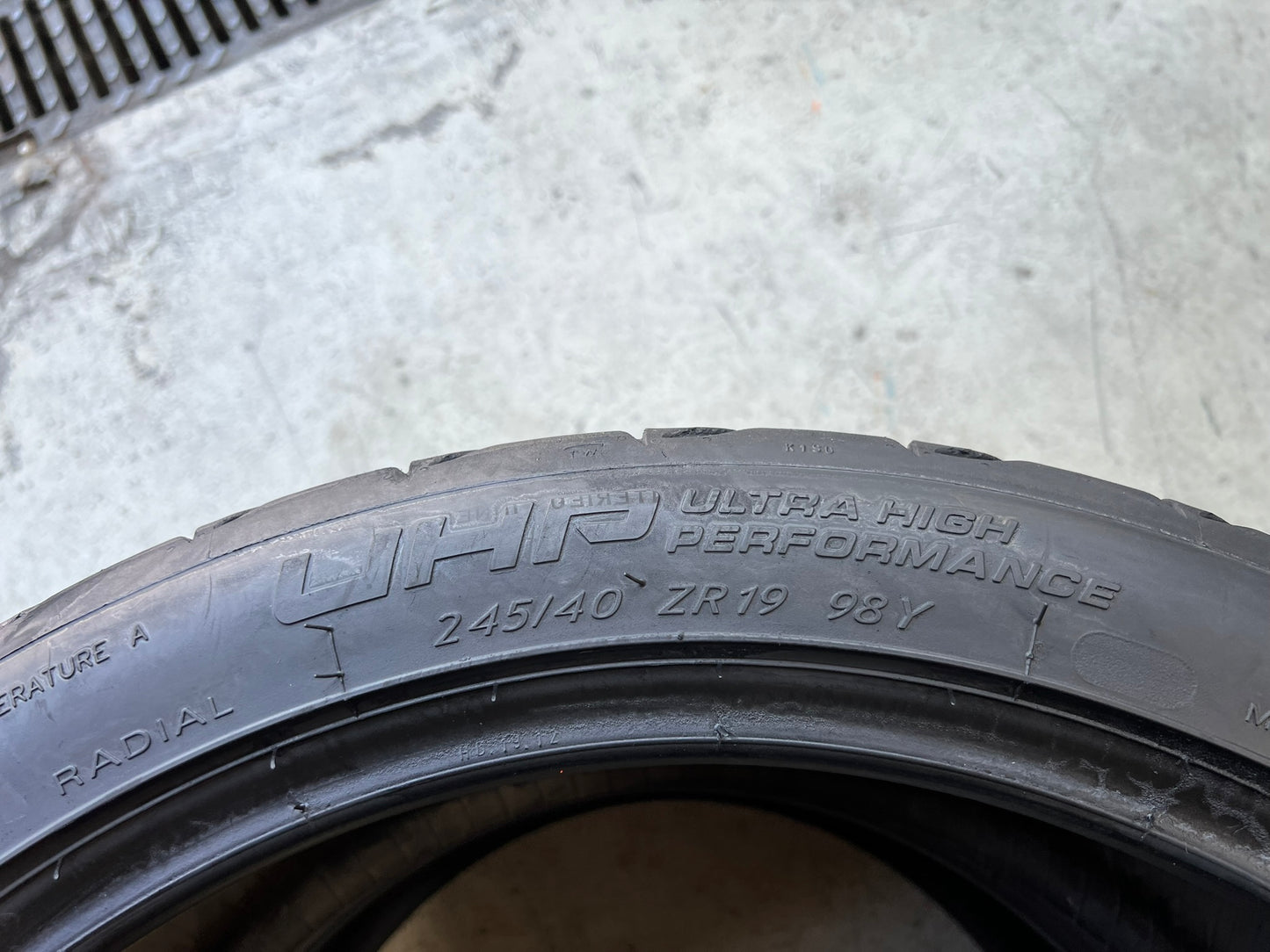 Usato: 2 Gomme 245/40R19 98Y Orium estivo 85% residui