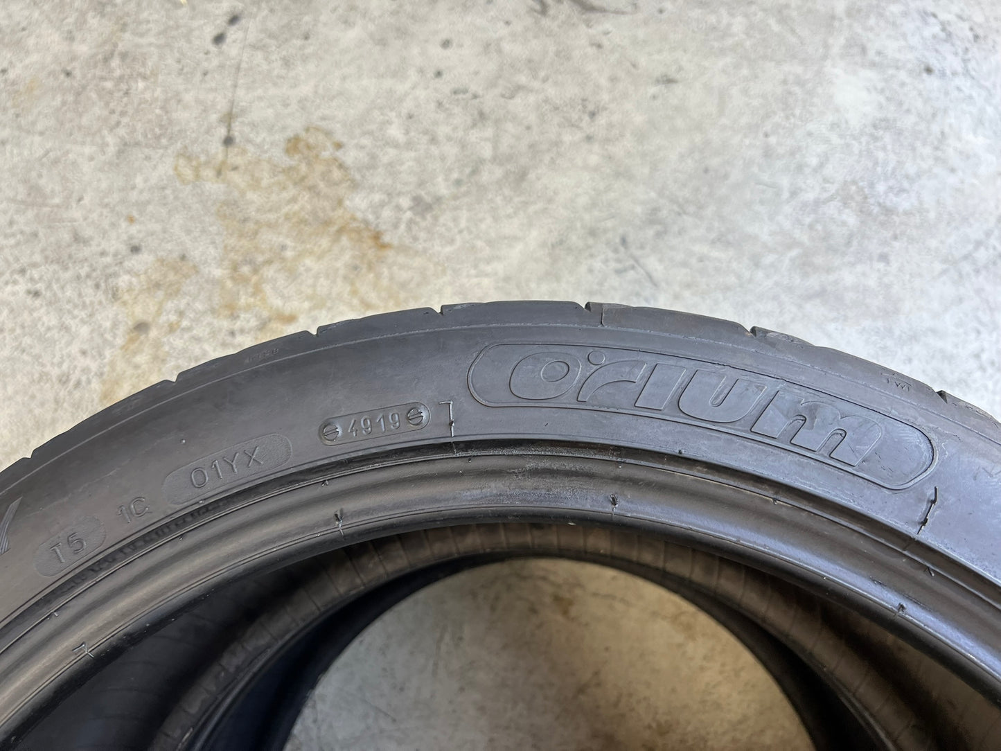 Usato: 2 Gomme 245/40R19 98Y Orium estivo 85% residui