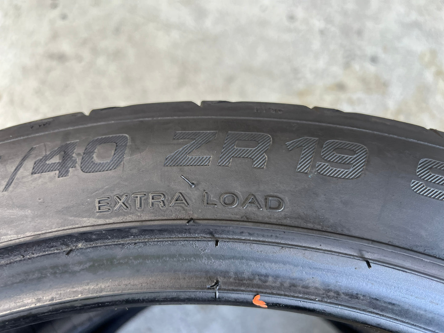 Usato: 2 Gomme 245/40R19 98Y Orium estivo 85% residui