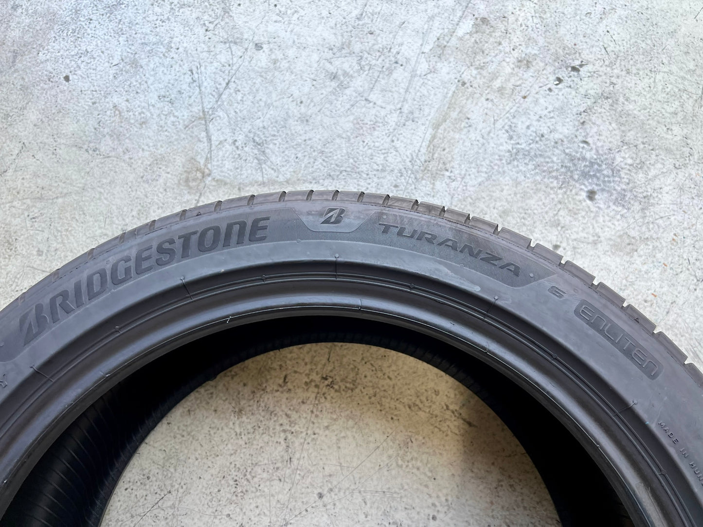 Usato: 01 Pneumatico 235/45R18 98Y Bridgestone estivo 85% residui