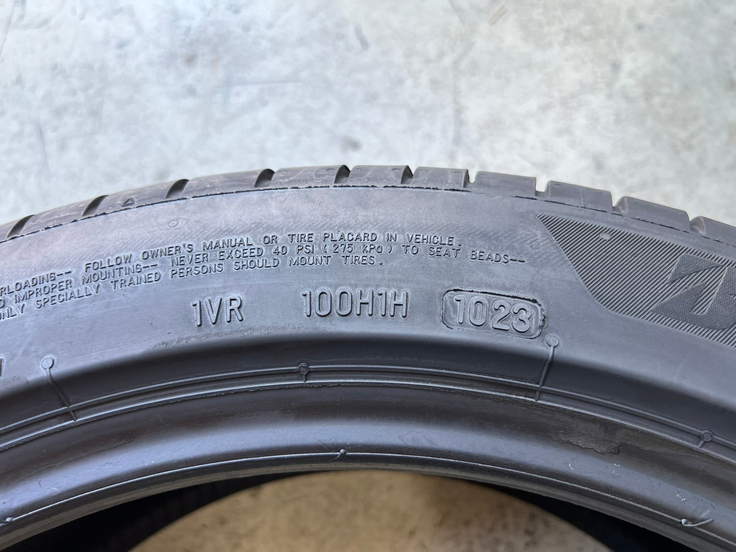 Usato: 01 Pneumatico 235/45R18 98Y Bridgestone estivo 85% residui