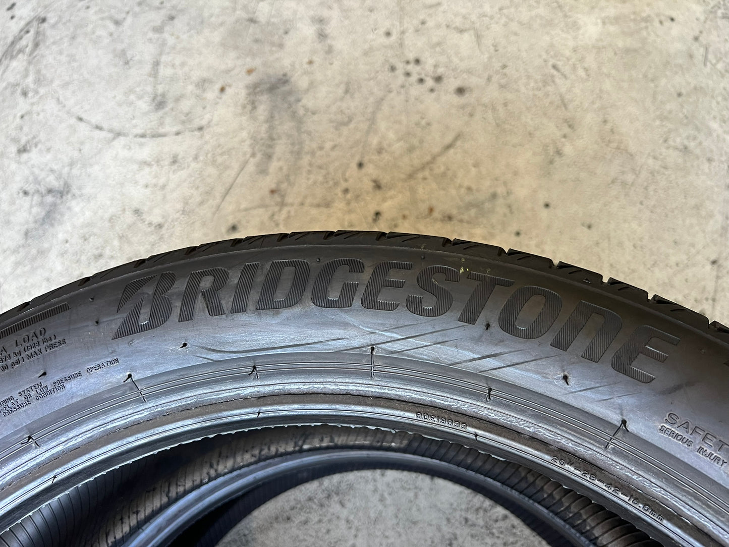 Usato: 2 Gomme 245/45R20 103W Bridgestone RFT estive 85% residui