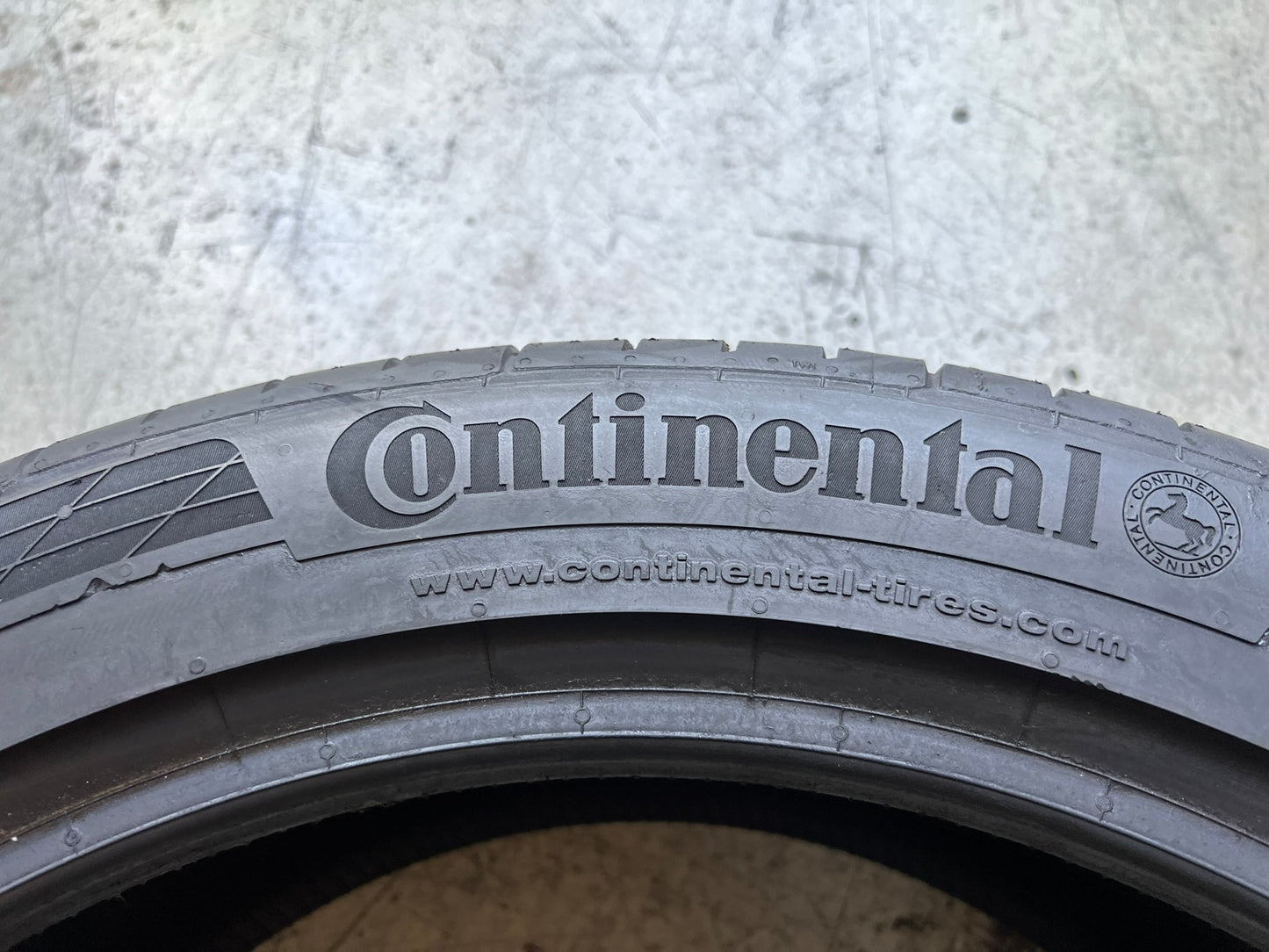 Usato: 4 Gomme 235/45R20 100V XL Continental estive 85% residui