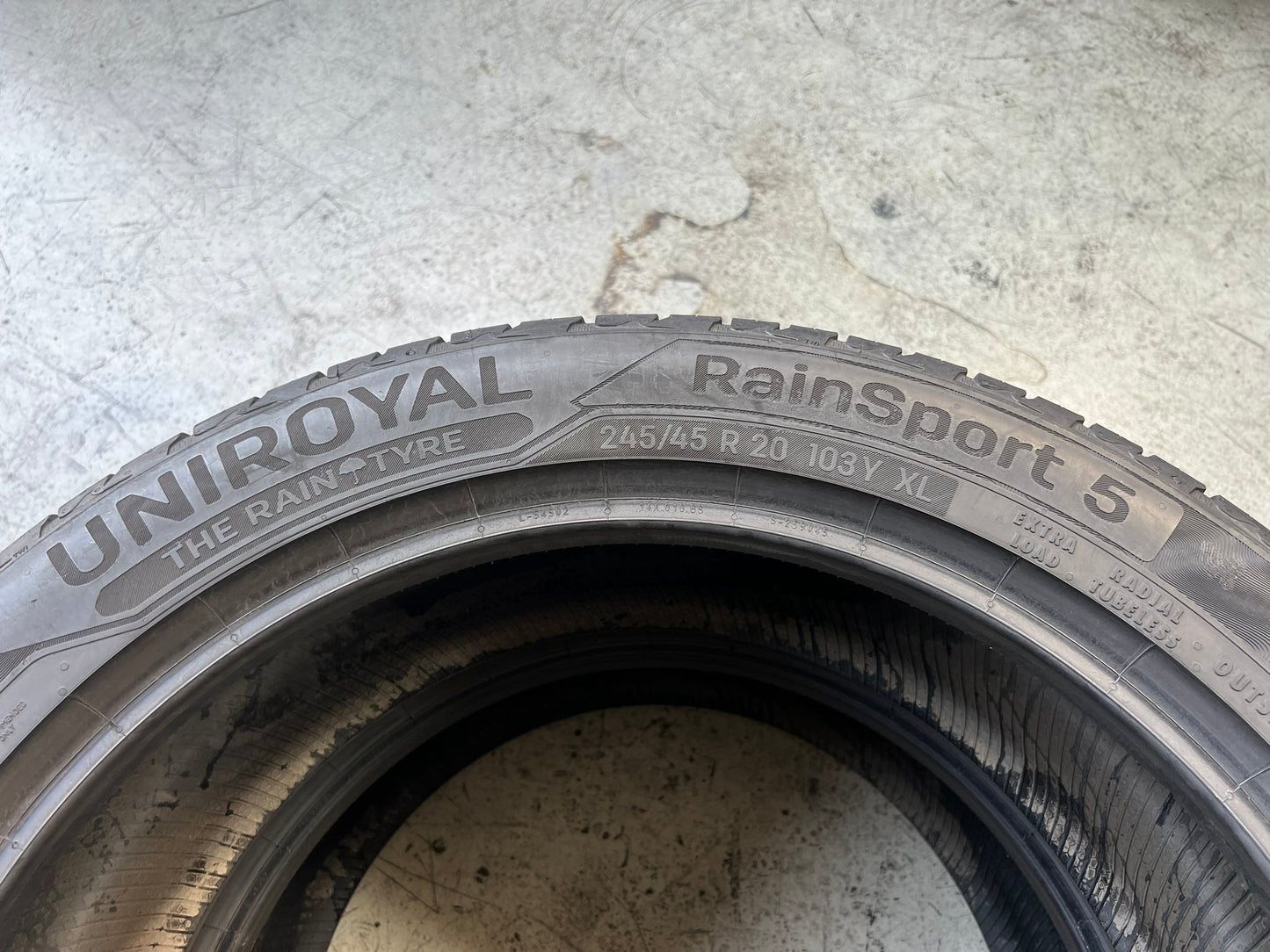 Usato: 2 Gomme 245/45R20 103Y XL Uniroyal estive 85% residui