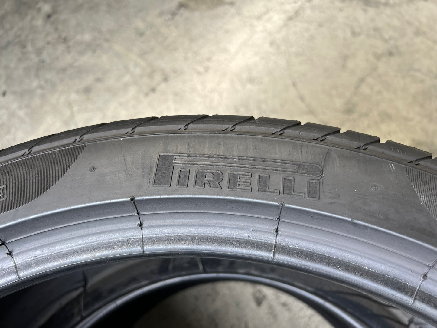 Usato: 2 Gomme 275/35R20 102Y Pirelli RFT estive 90% residui