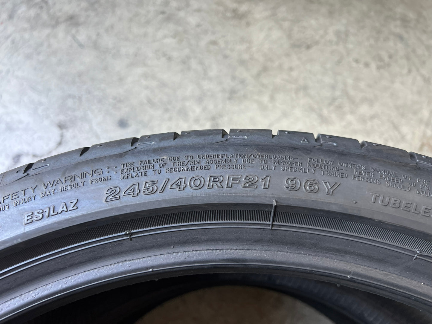 Usato: 2 Gomme 245/40R21 96Y Bridgestone FRT estive 90% residui