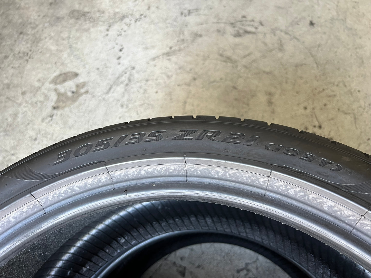 Usato: 2 Gomme 305/35R21 109Y Pirelli estive 95% residui