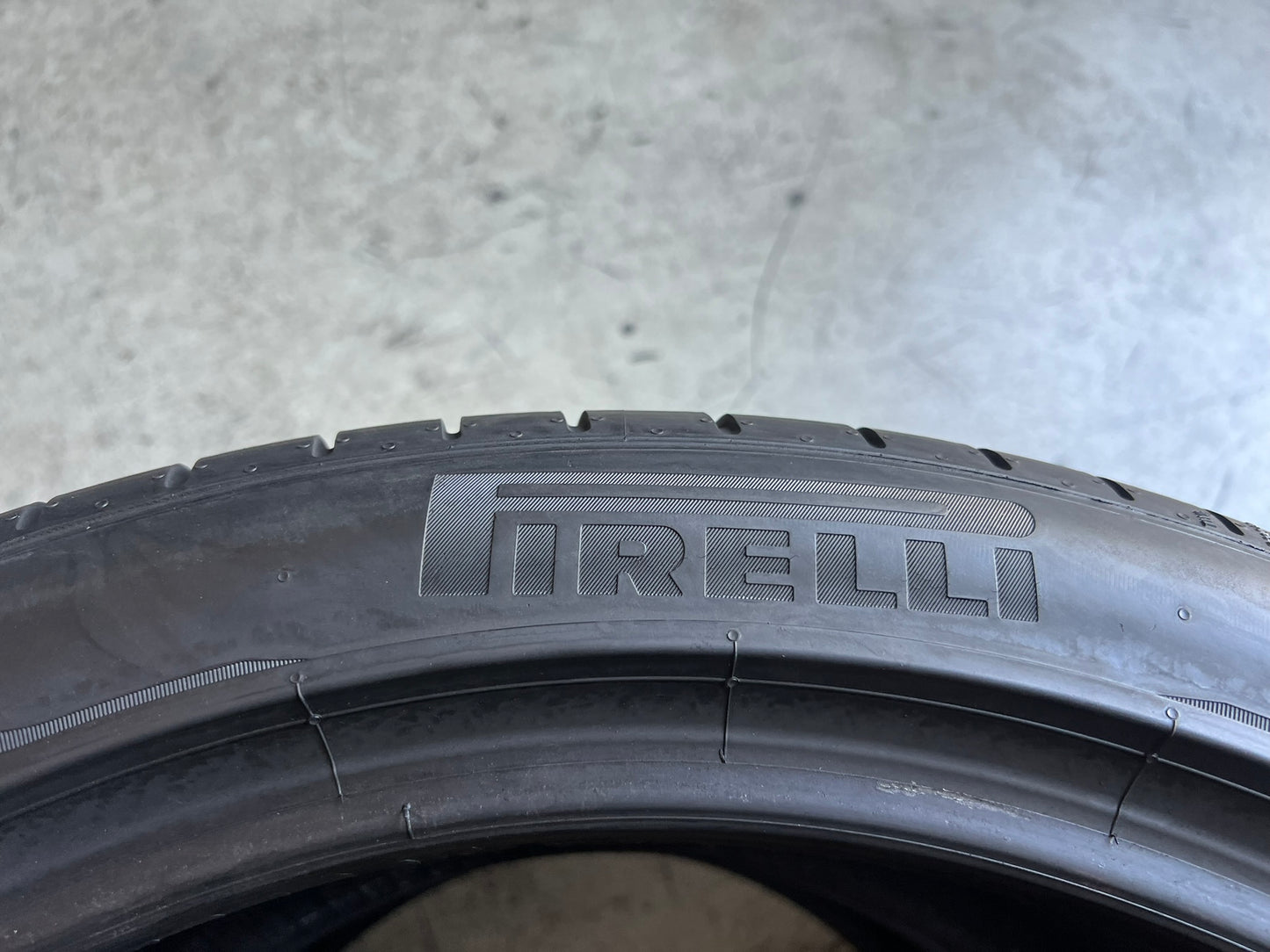 Usato: 2 Gomme 305/35R21 109Y Pirelli estive 95% residui