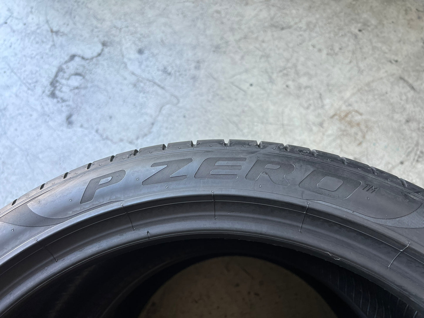 Usato: 2 Gomme 305/35R21 109Y Pirelli estive 95% residui