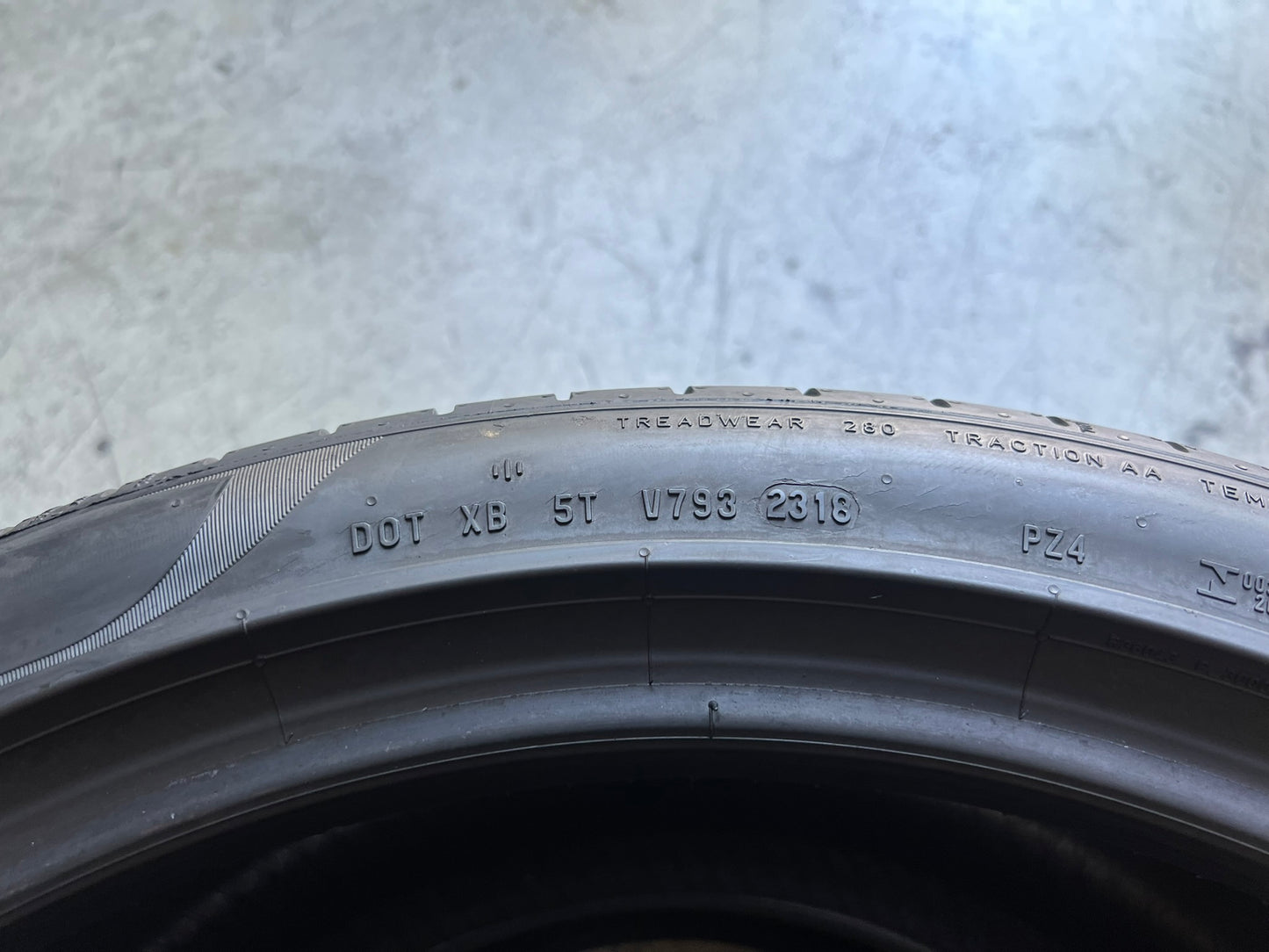 Usato: 2 Gomme 305/35R21 109Y Pirelli estive 95% residui