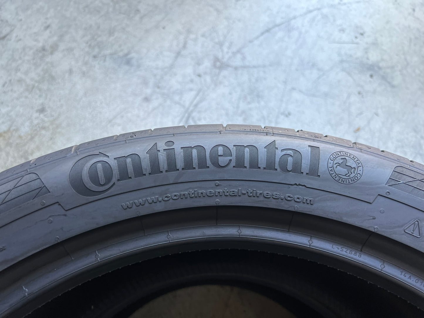 Usato: 2 Gomme 285/40R21 109Y XL Continental estive 90% residui