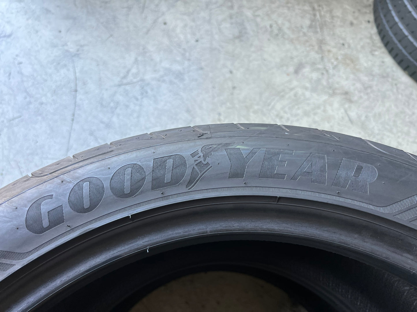 Usato: 2 Gomme 285/40R21 109Y Goodyear estive 85% residui