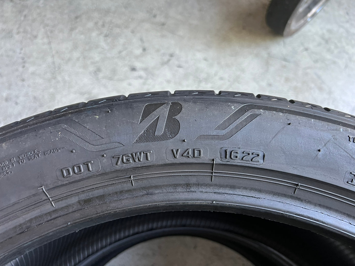 Usato: 2 Gomme 285/40R21 109H Bridgestone estive 85% residui