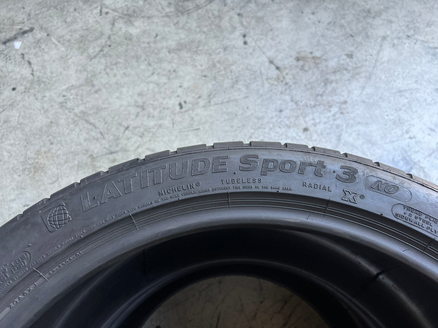 Usato: 2 Gomme 295/35R21 103Y Michelin estive 80% residui