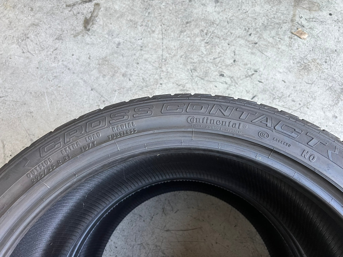 Usato: 2 Gomme 295/35R21 107Y XL Continental estive 85% residui