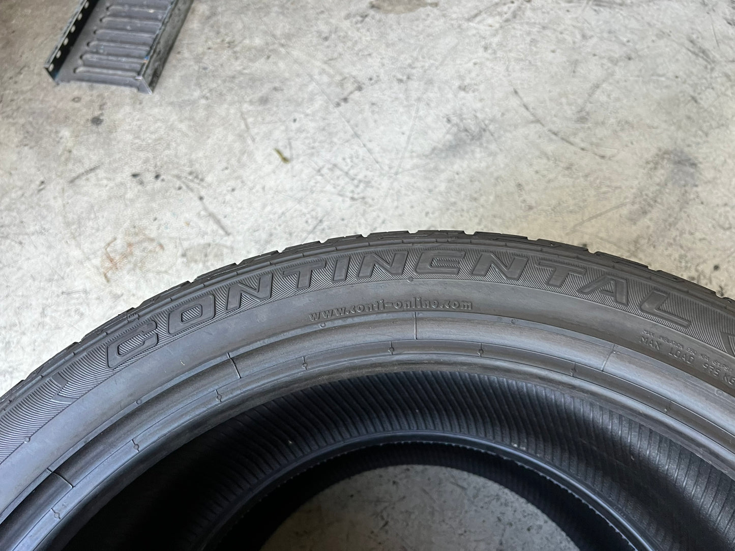 Usato: 2 Gomme 295/35R21 107Y XL Continental estive 85% residui