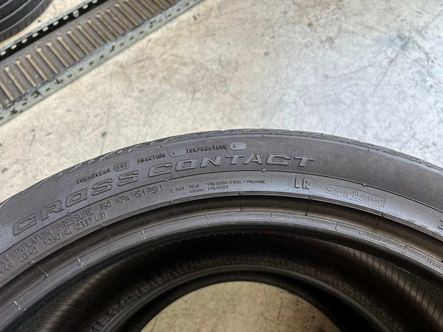 Usato: 2 Gomme 285/40R22 110Y XL Continental 4 Stagioni 90% residui