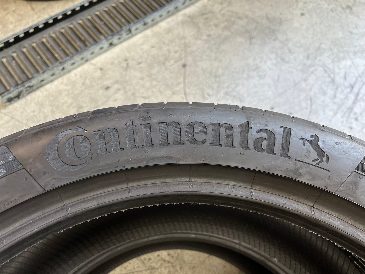 Usato: 2 Gomme 285/40R22 110Y XL Continental estive 90% residui