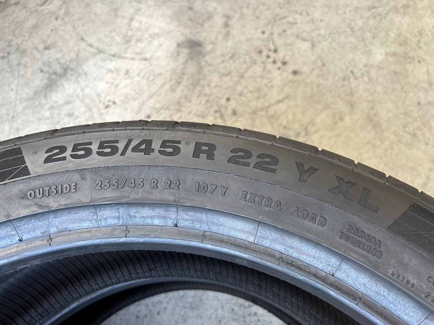 Usato: 2 Gomme 255/45R22 107Y XL Continental estive 90% residui