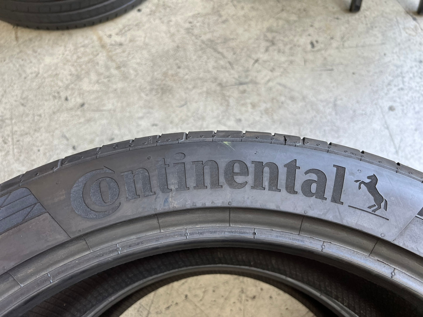 Usato: 2 Gomme 255/45R22 107Y XL Continental estive 90% residui