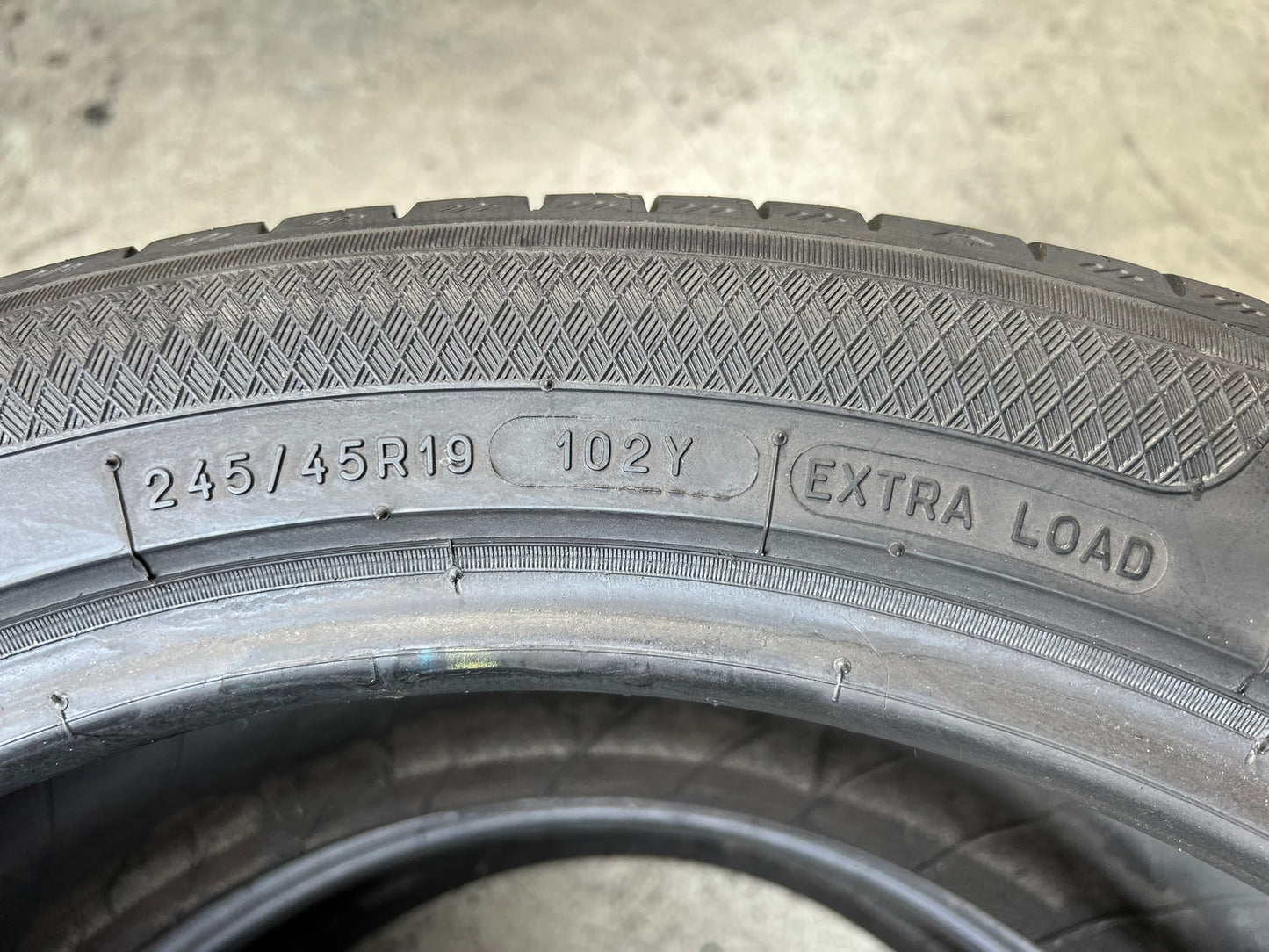 Usato: 2 Gomme 245/45R19 102Y Kleber estive 80% residui