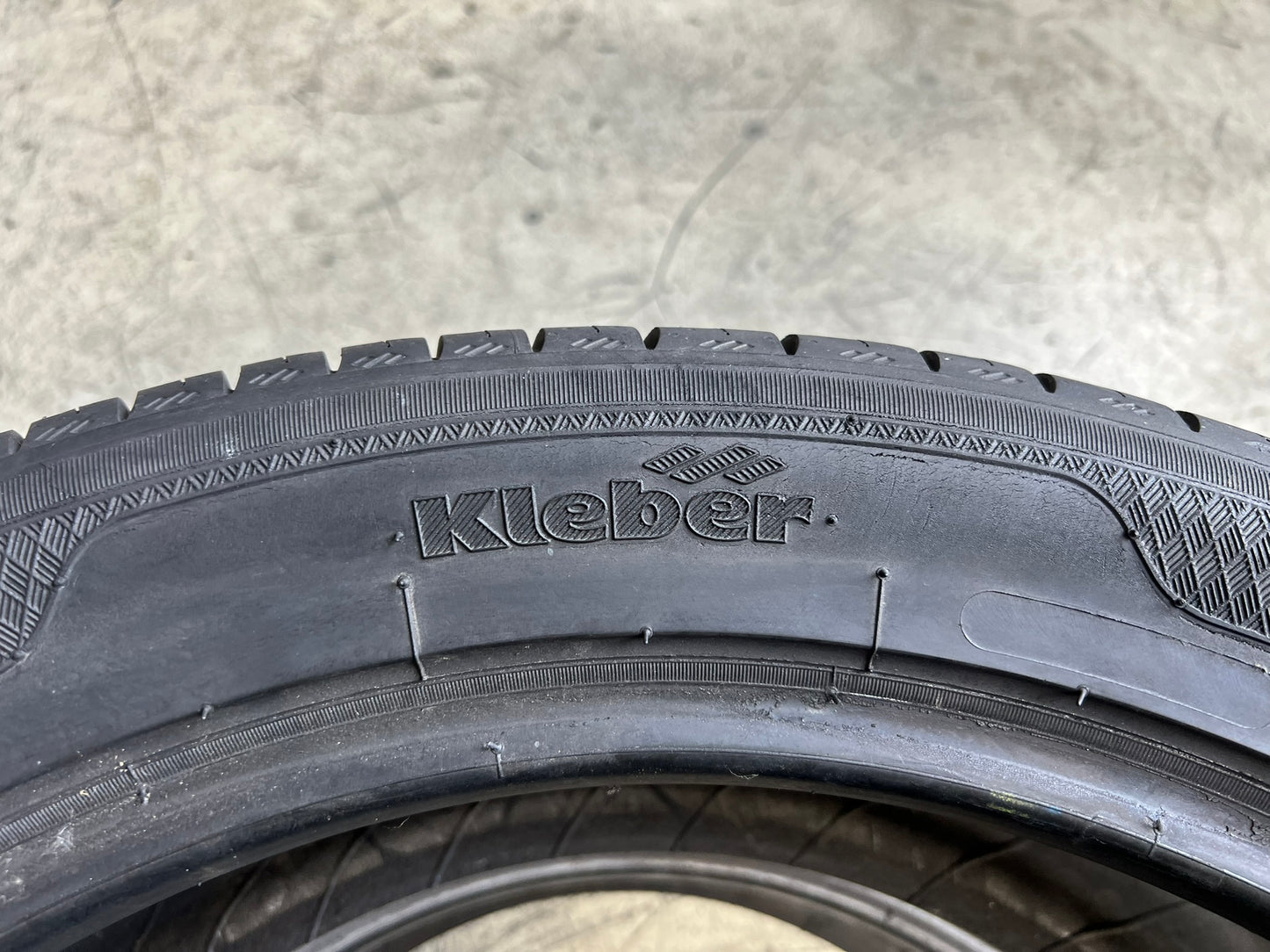 Usato: 2 Gomme 245/45R19 102Y Kleber estive 80% residui