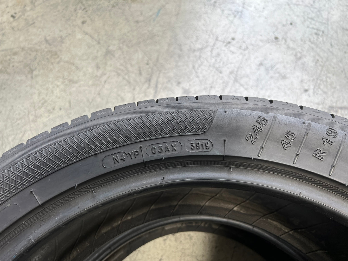 Usato: 2 Gomme 245/45R19 102Y Kleber estive 80% residui