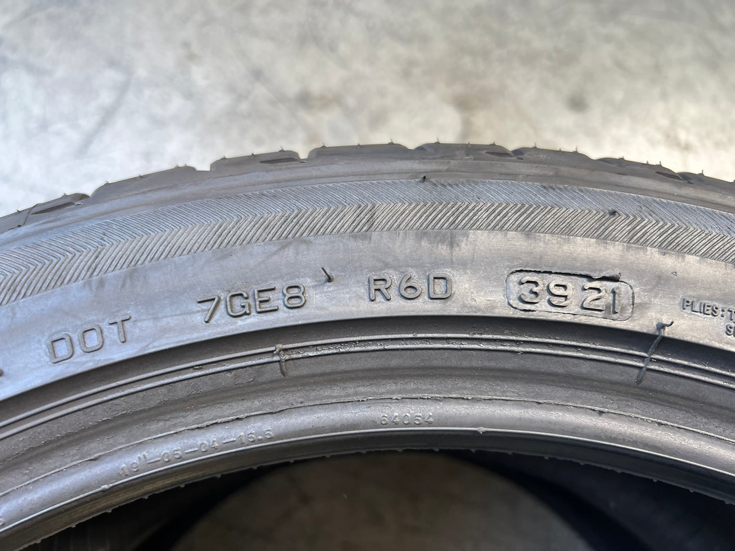 Usato: 2 Gomme 225/45R19 92W Bridgestone RFT Estive 95% residui