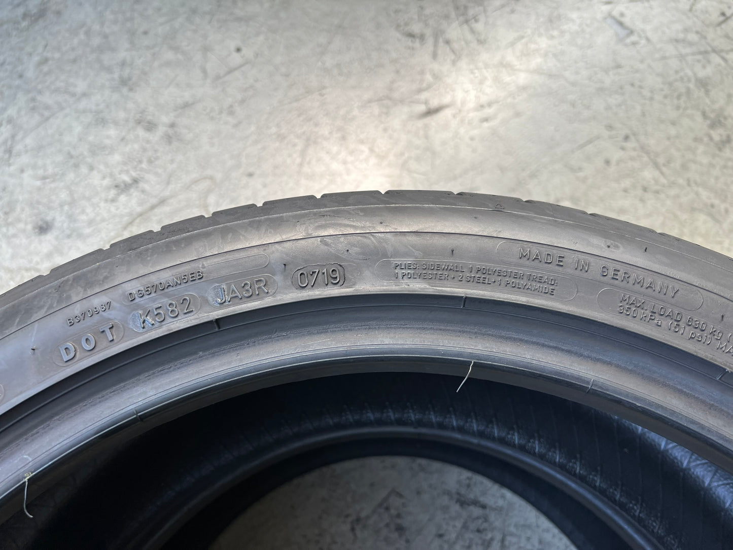 Usato: 2 Gomme 225/45R19 92W Dunlop RFT Estive 90% residui