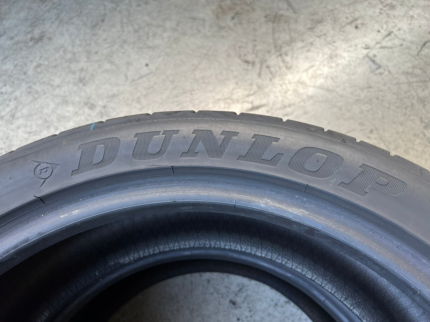 Usato: 2 Gomme 225/45R19 92W Dunlop Estive 90% residui