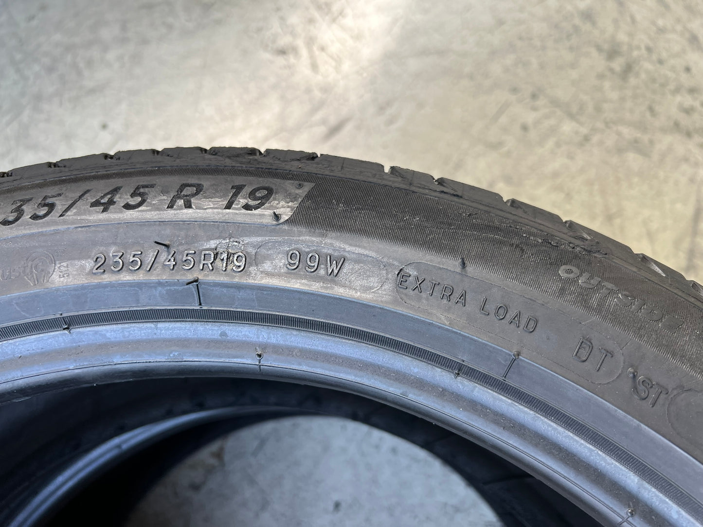 Usato: 2 Gomme 235/45R19 99W Michelin estive 95% residui