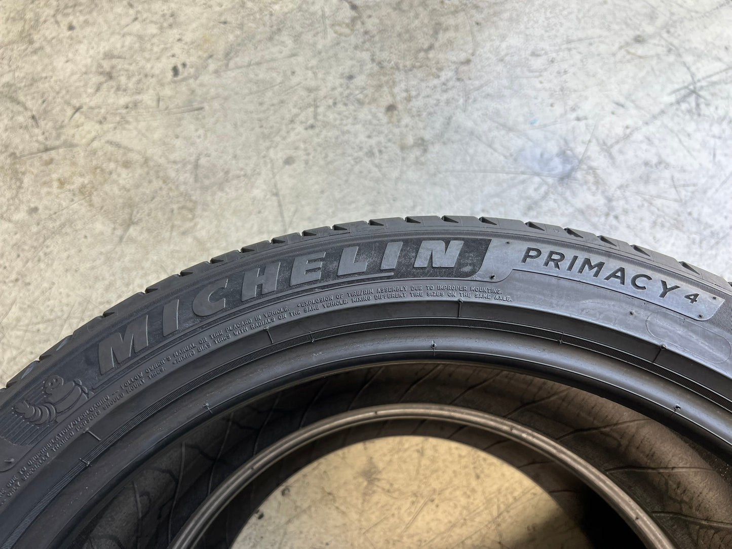 Usato: 2 Gomme 235/45R19 99W Michelin estive 95% residui