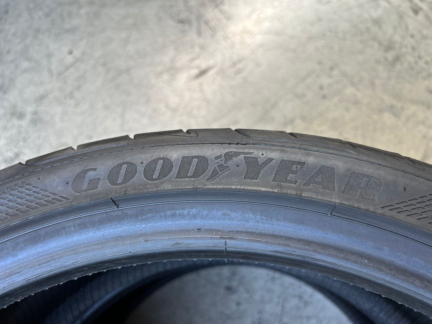 Usato: 2 Gomme 235/35R19 91Y XL Goodyear estive 90% residui