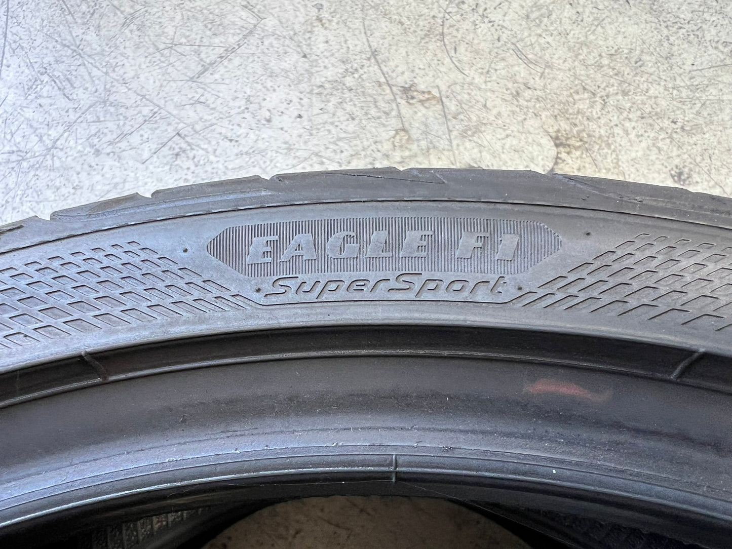 Usato: 2 Gomme 235/35R19 91Y XL Goodyear estive 90% residui