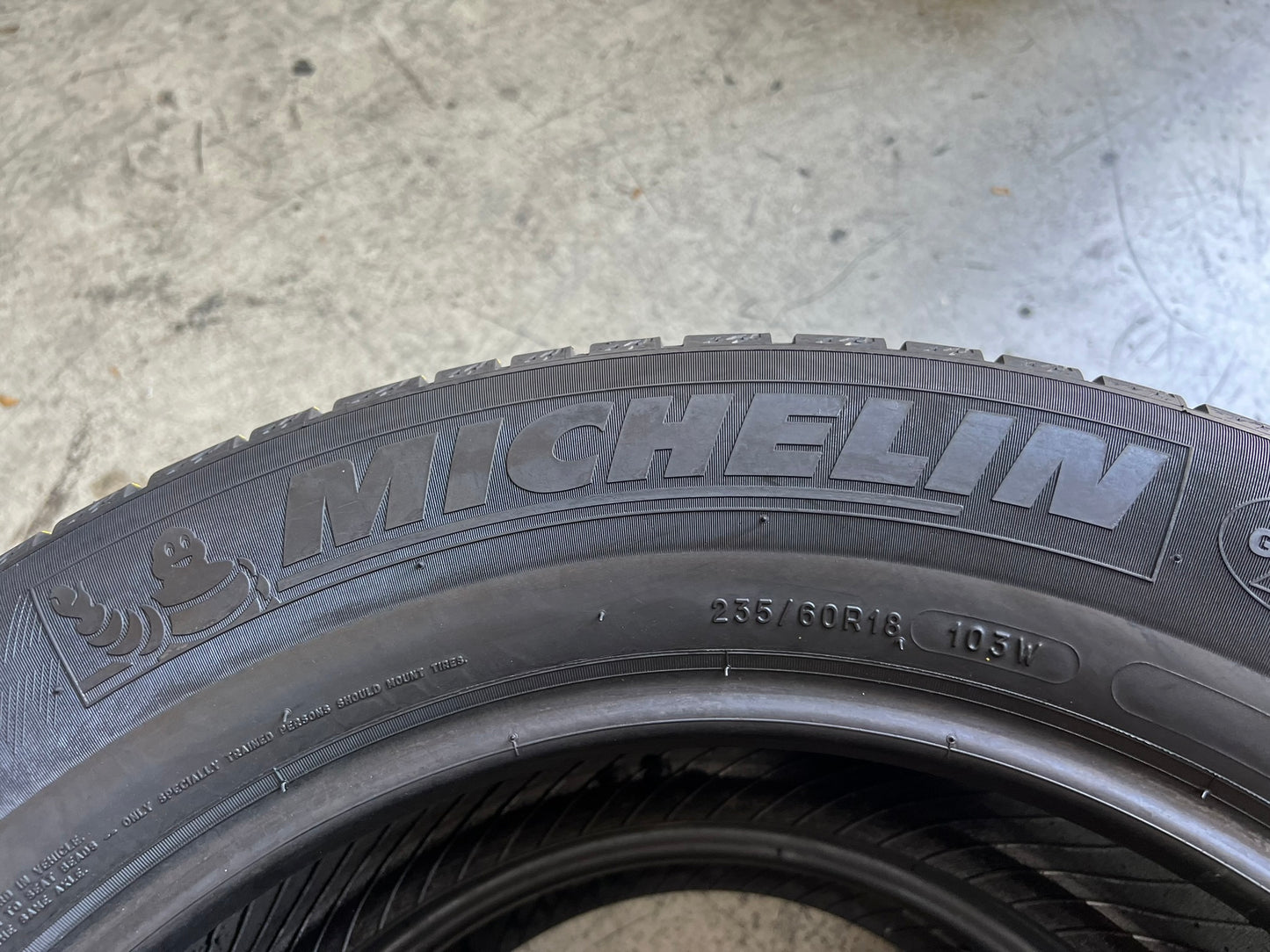 Usato: 2 Gomme 235/60R18 103W Michelin estive 90% residui