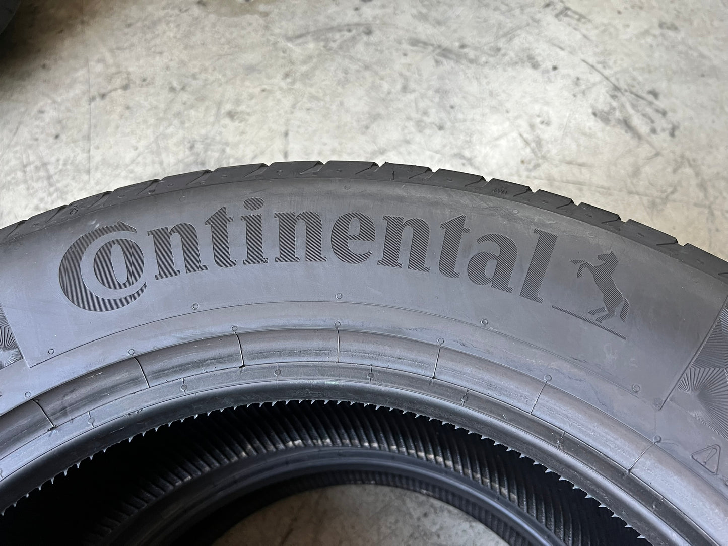 Usato: 2 Gomme 235/60R18 103V Continental estive 90% residui