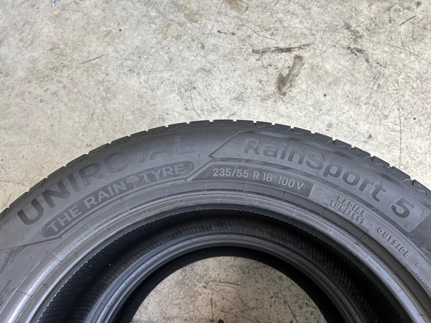 Usato: 2 Gomme 235/55R18 100V Uniroyal estivo 90% residui - Estivo