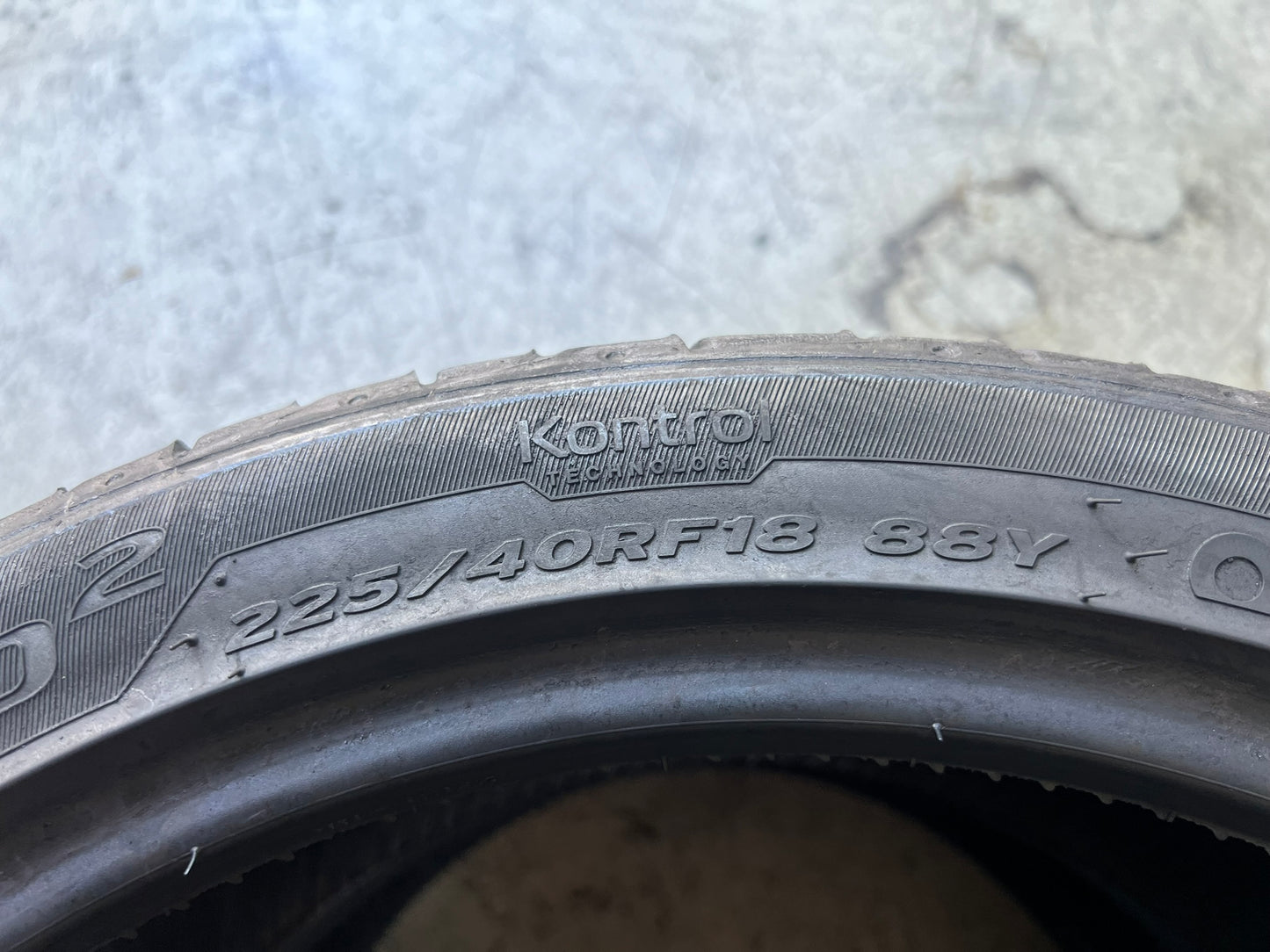 Usato: 2 Gomme 225/40R18 88Y Hankook RFT estive 85% residui