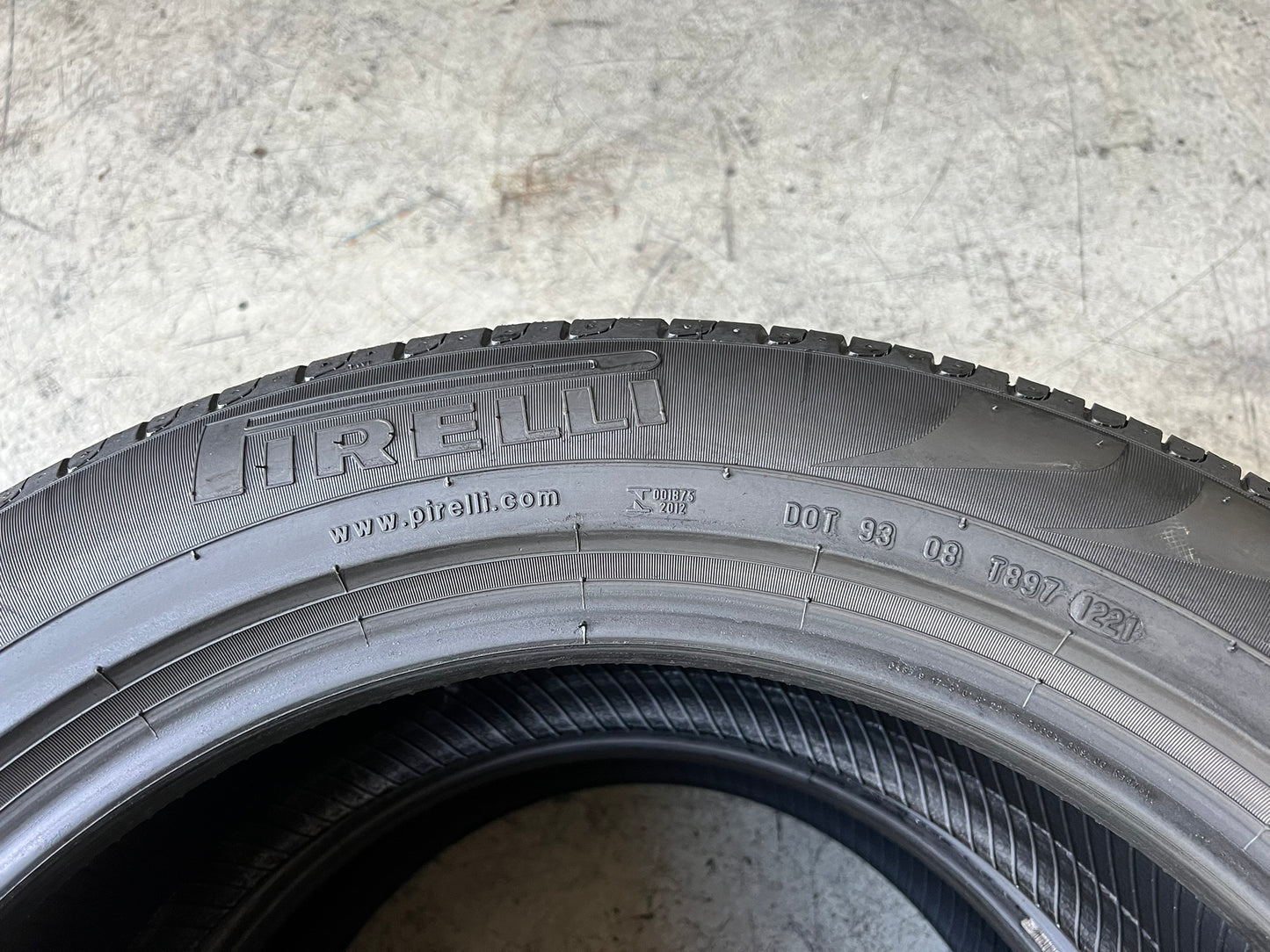 Usato: 2 Gomme 235/55R19 101V Pirelli RFT estive 85% residui