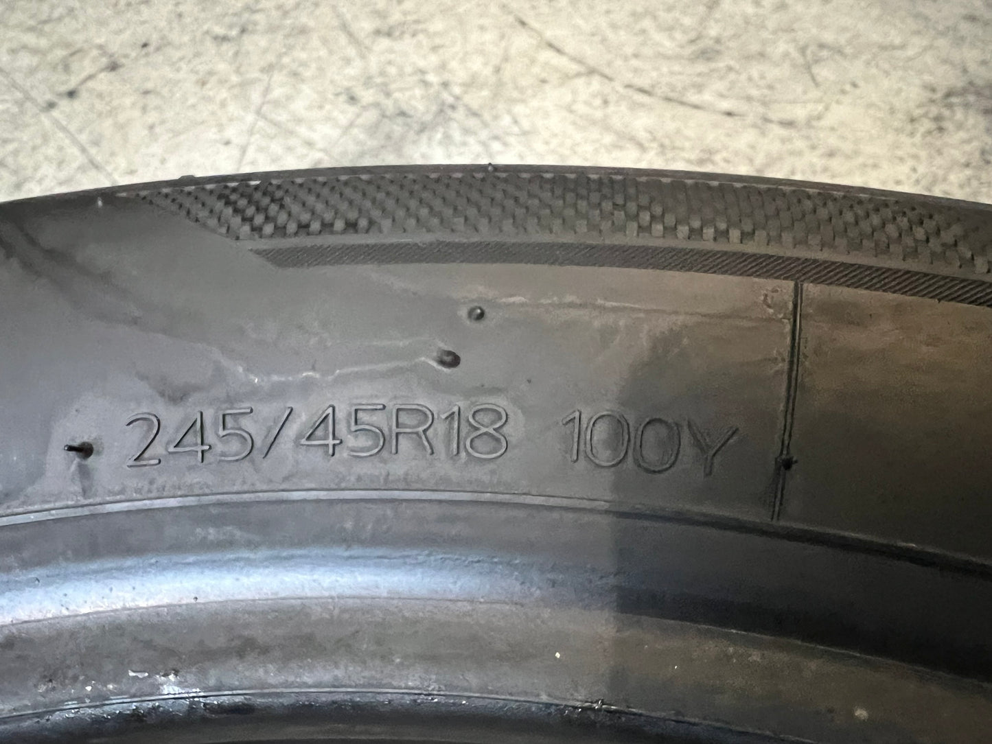 Usato: 2 Gomme 245/45R18 100Y XL Hankook estive 80% residui