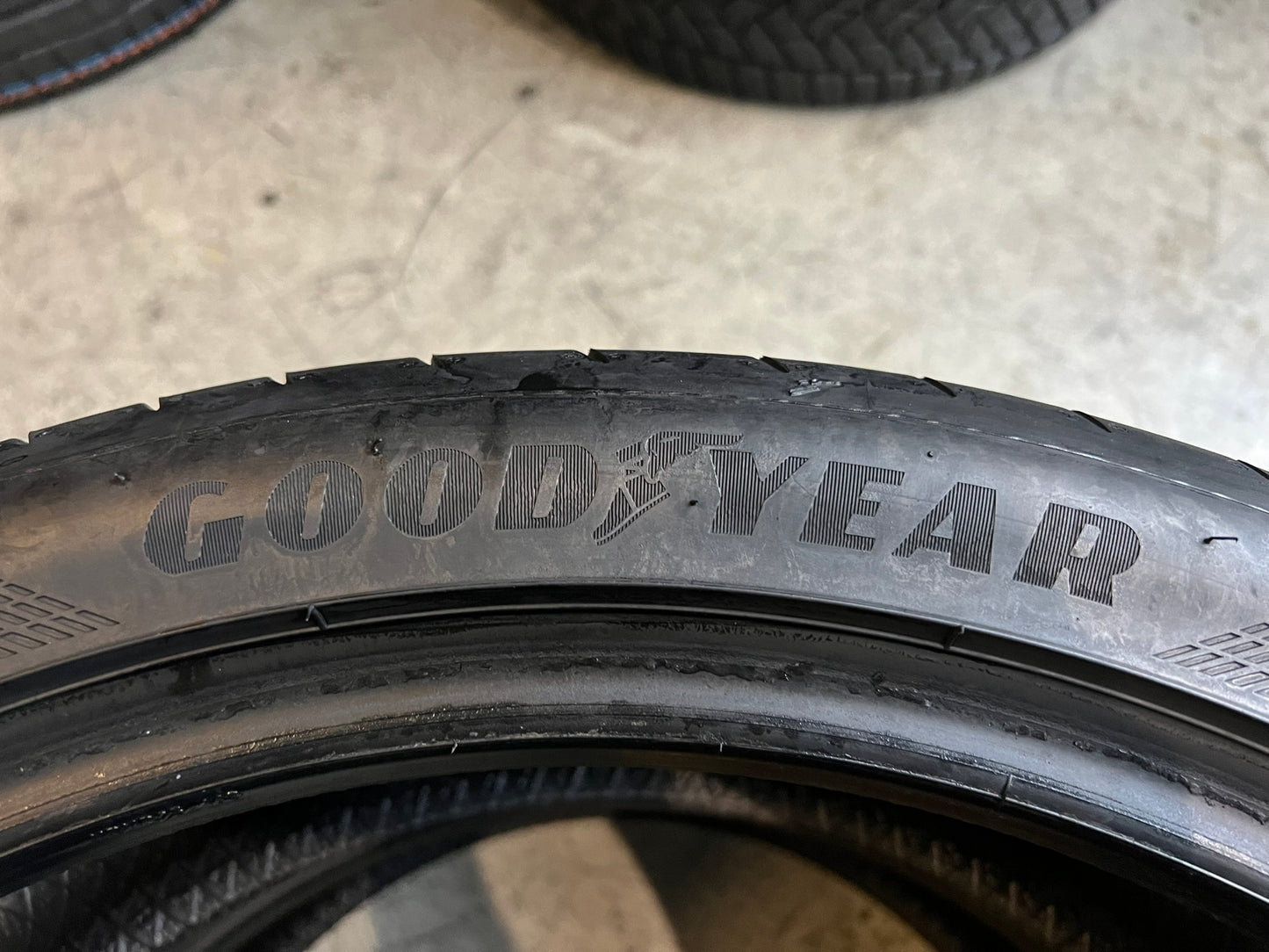 Usato: 2 Gomme 225/40R19 93V XL Goodyear estive 90% residui