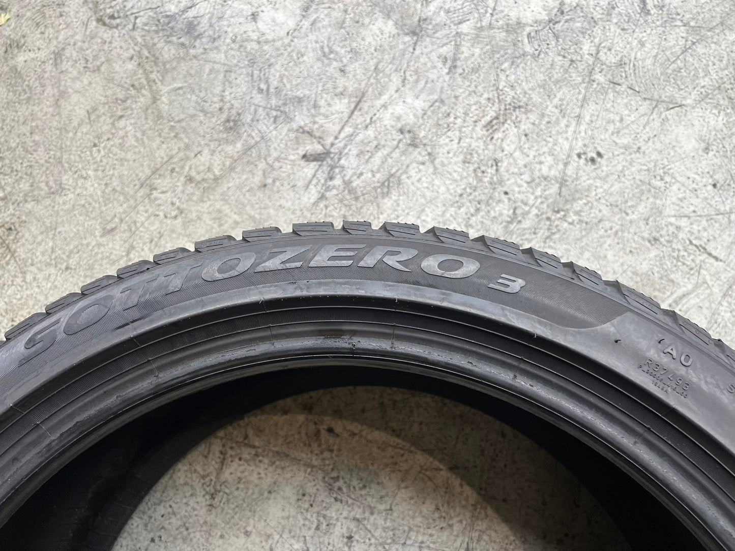 Usato: 4 Gomme 255/40R20 101W XL Pirelli inverno 80% residui